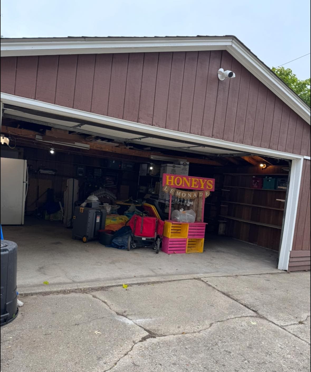 Junk hauling in Rockford: garage after