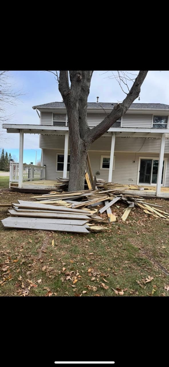 Junk removal in Rockford IL: porch debris removal before